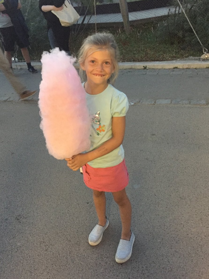 Anna Barbara med candyfloss